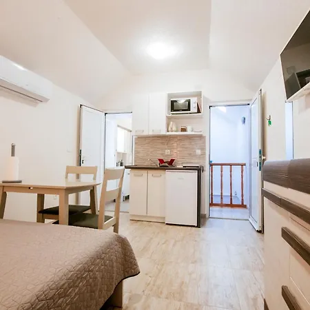 Apartament Ema House