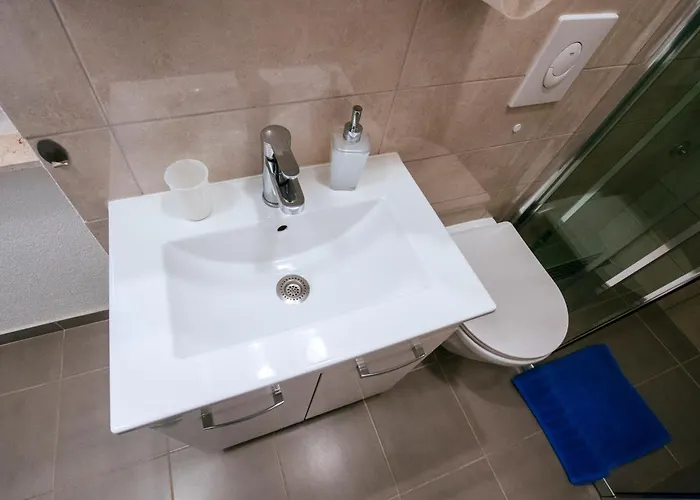 Ema House זאדאר