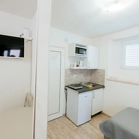 Ema House Apartment *