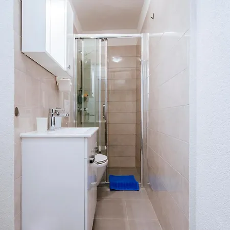 Ema House Apartment *