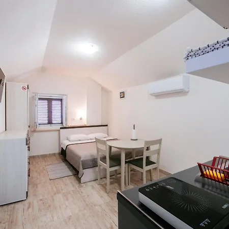 Apartment Ema House *