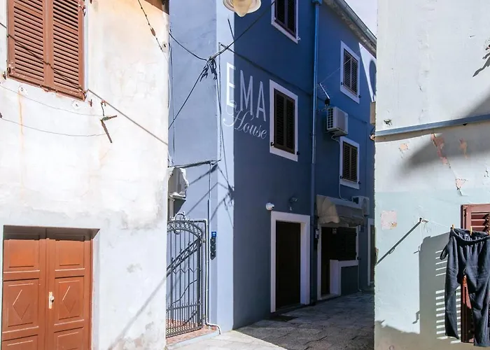 Ema House Apartman *