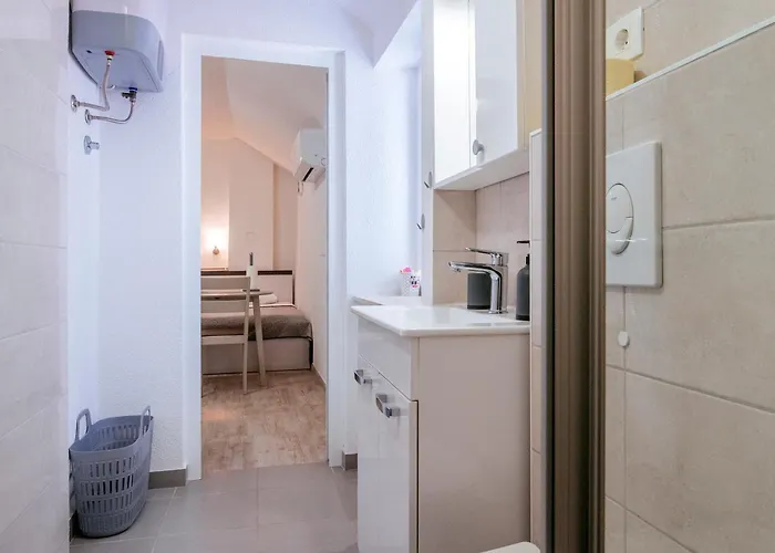 Ema House Apartament *